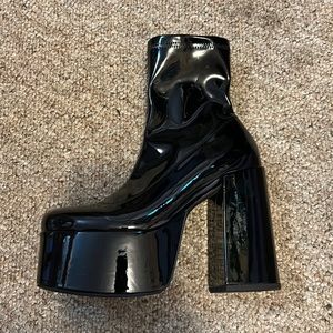 Steve Madden Black Patent 8 Platform Booties